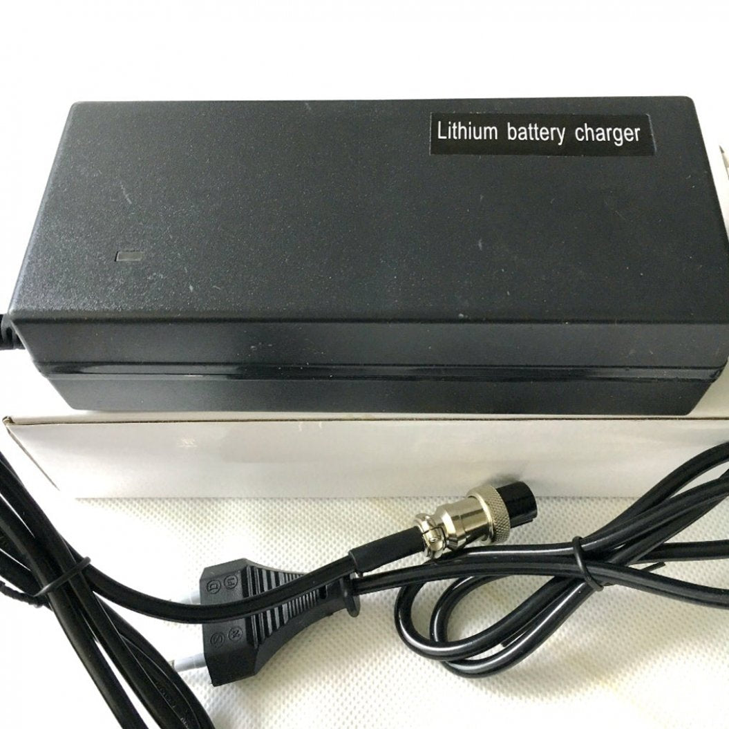 Carregador Li-ion 67.2V 2A para carrinho de mão elétrico, patinete monociclo autoequilibrante e skate elétrico 60V com Conector XLR de 3 pinos 12mm DC